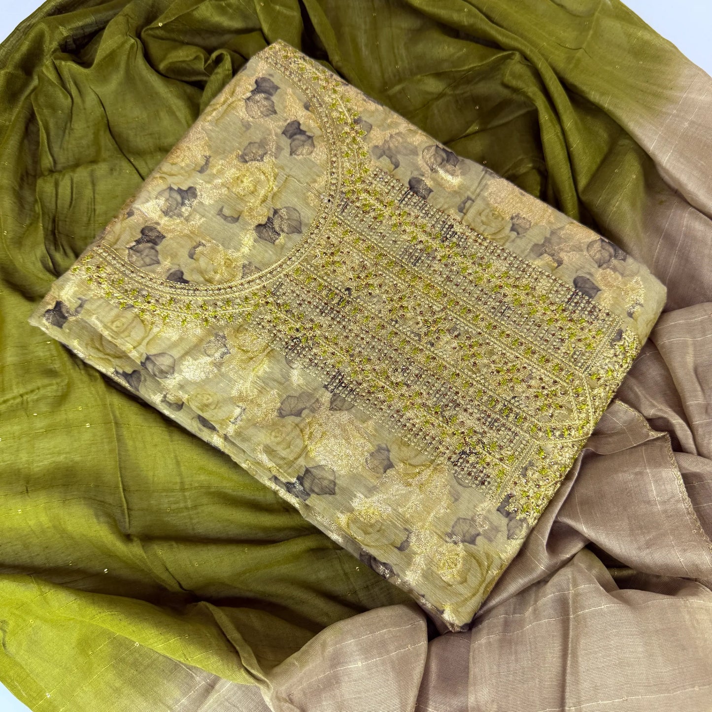 Verdant Rose – Unstitched Suit Set with Floral Print and Ombre Dupatta | Q0-004