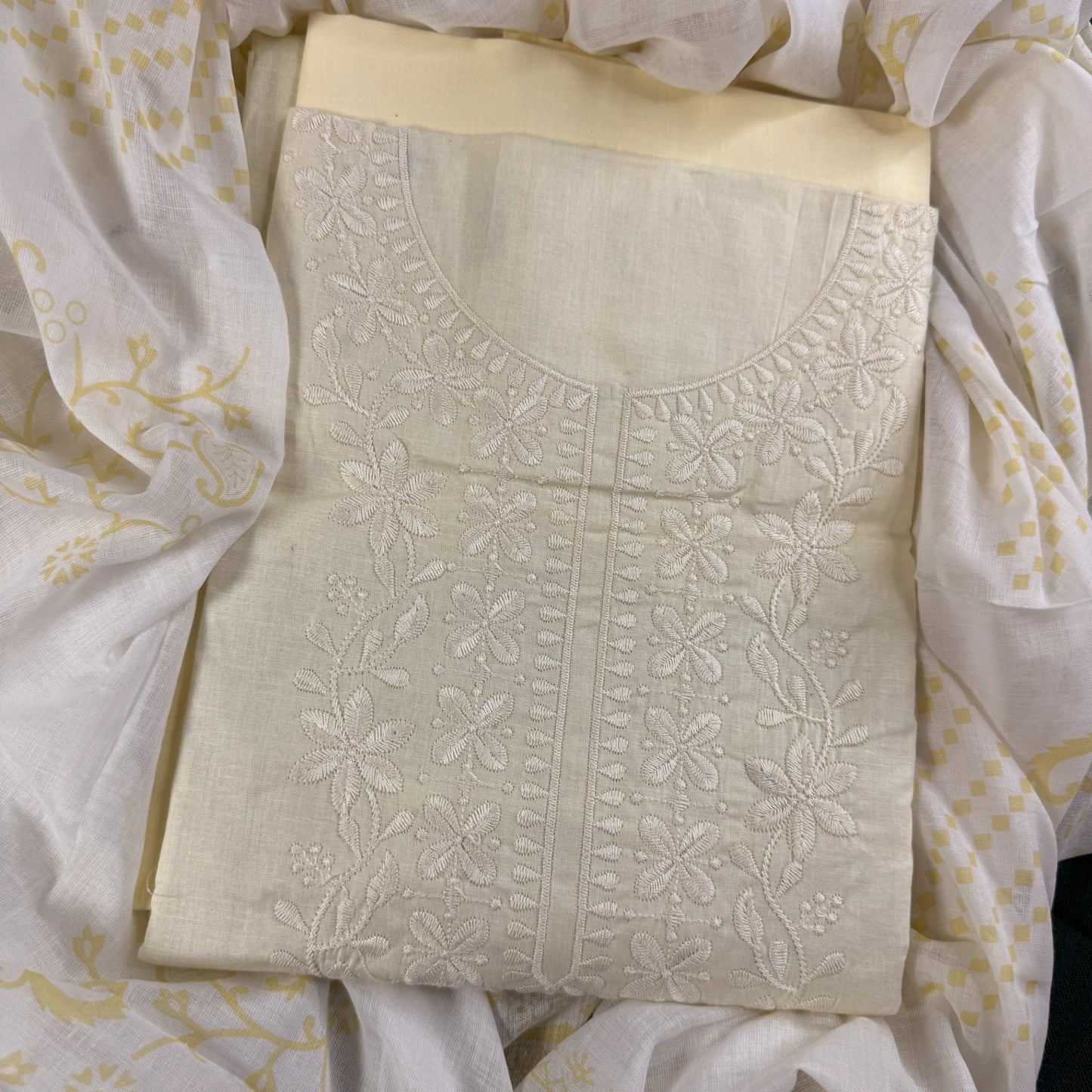 Ivory Bloom – Unstitched Suit Set with Floral Embroidery and Printed Dupatta | T0-004