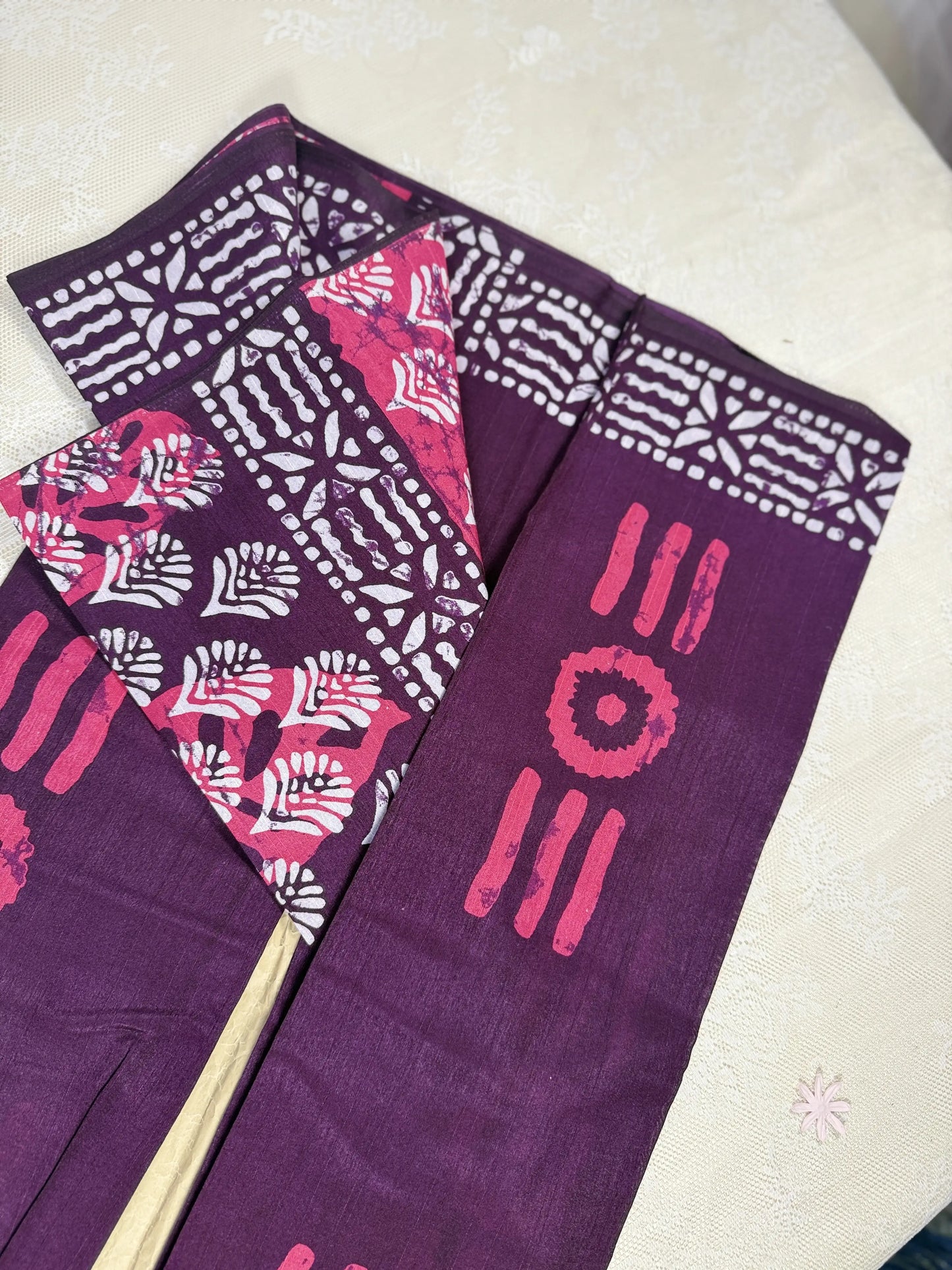 Everyday Tussar Saree: maroon Saree with round design body and white&maroon floral border