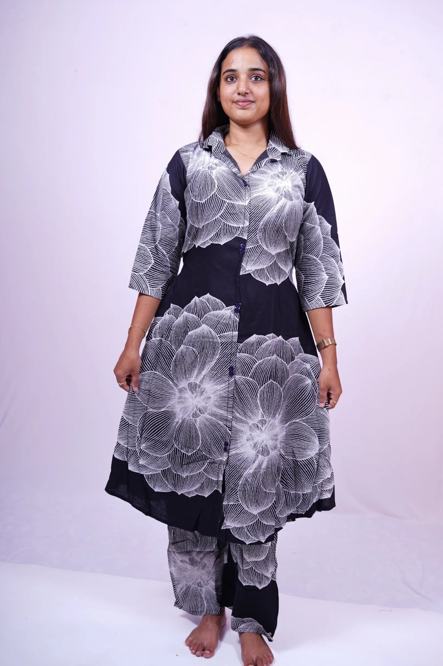 Chic Black and White Floral Print Kurthi with Pants| 2-Piece Kurthi Set |T1-002