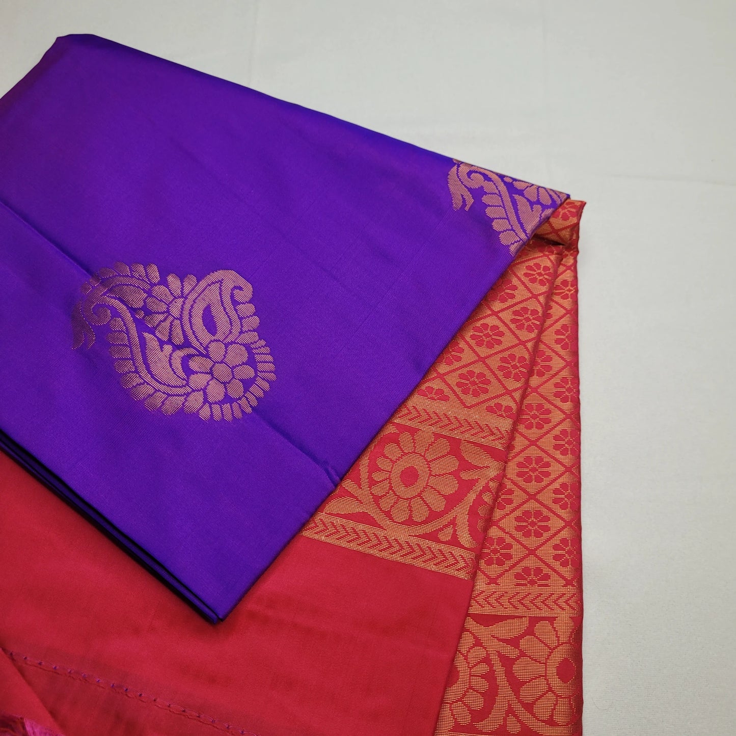 Royal Purple & Red – Handloom Saree with Floral Pallu and Paisley Motifs | H4-002
