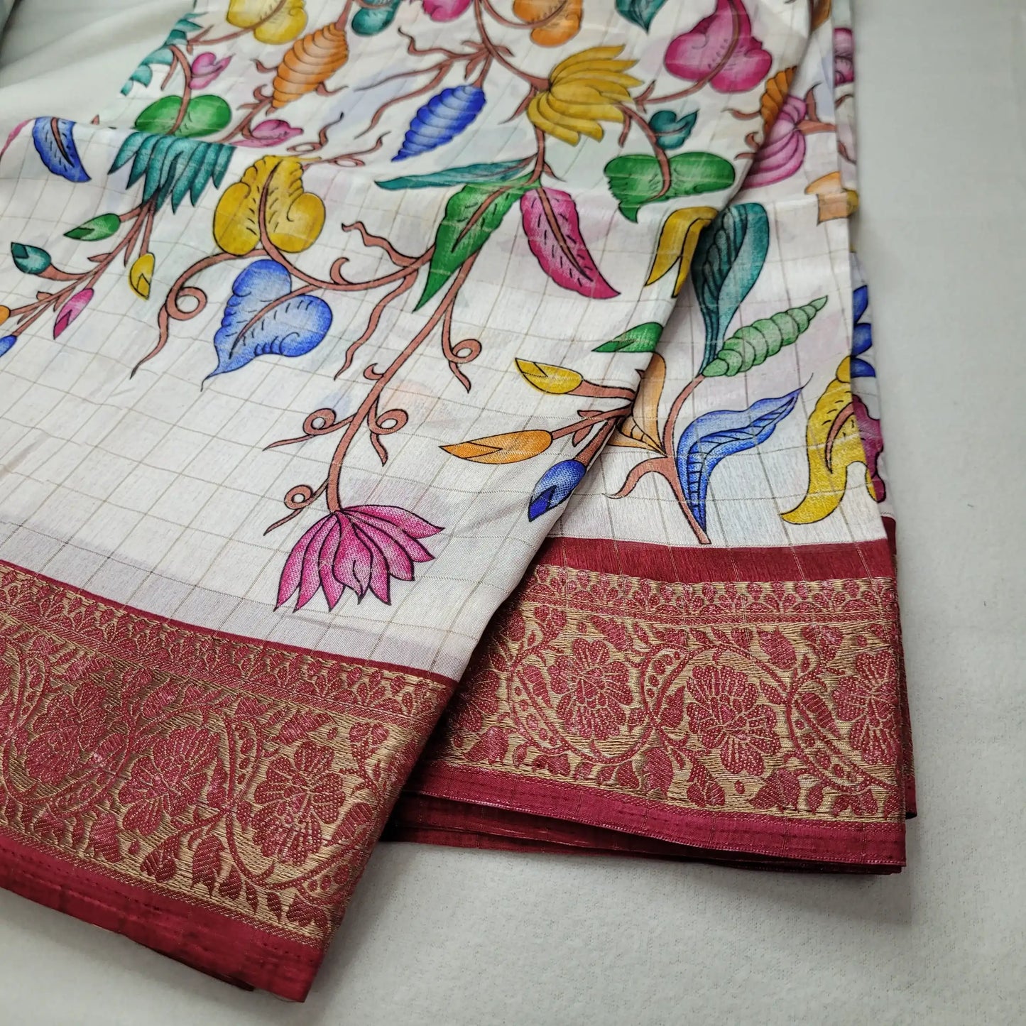 Elegant Off-White Kalamkari Saree with Maroon Border | N3-001