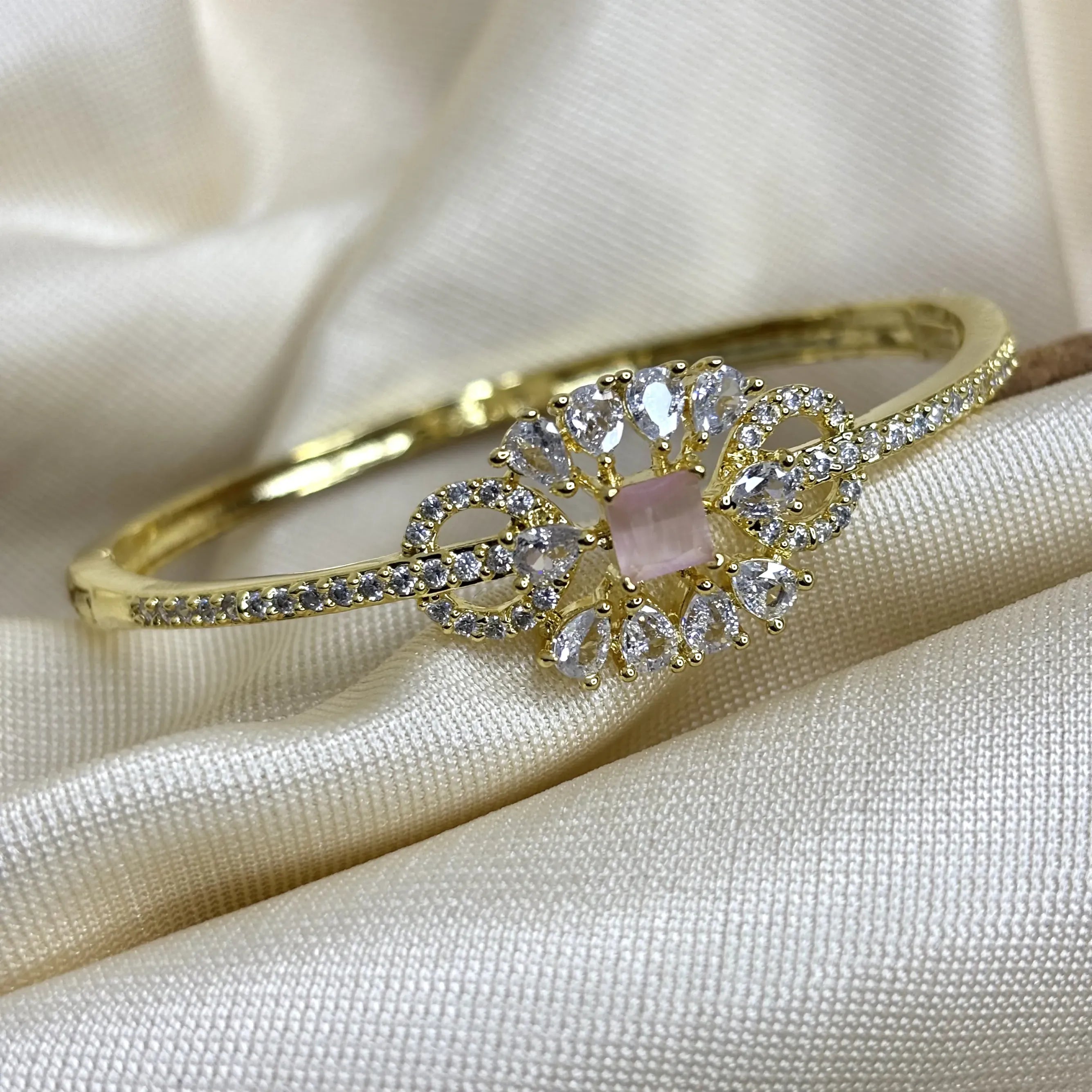 Floral Radiance Stone-Studded Bracelet | BL-BB-3004