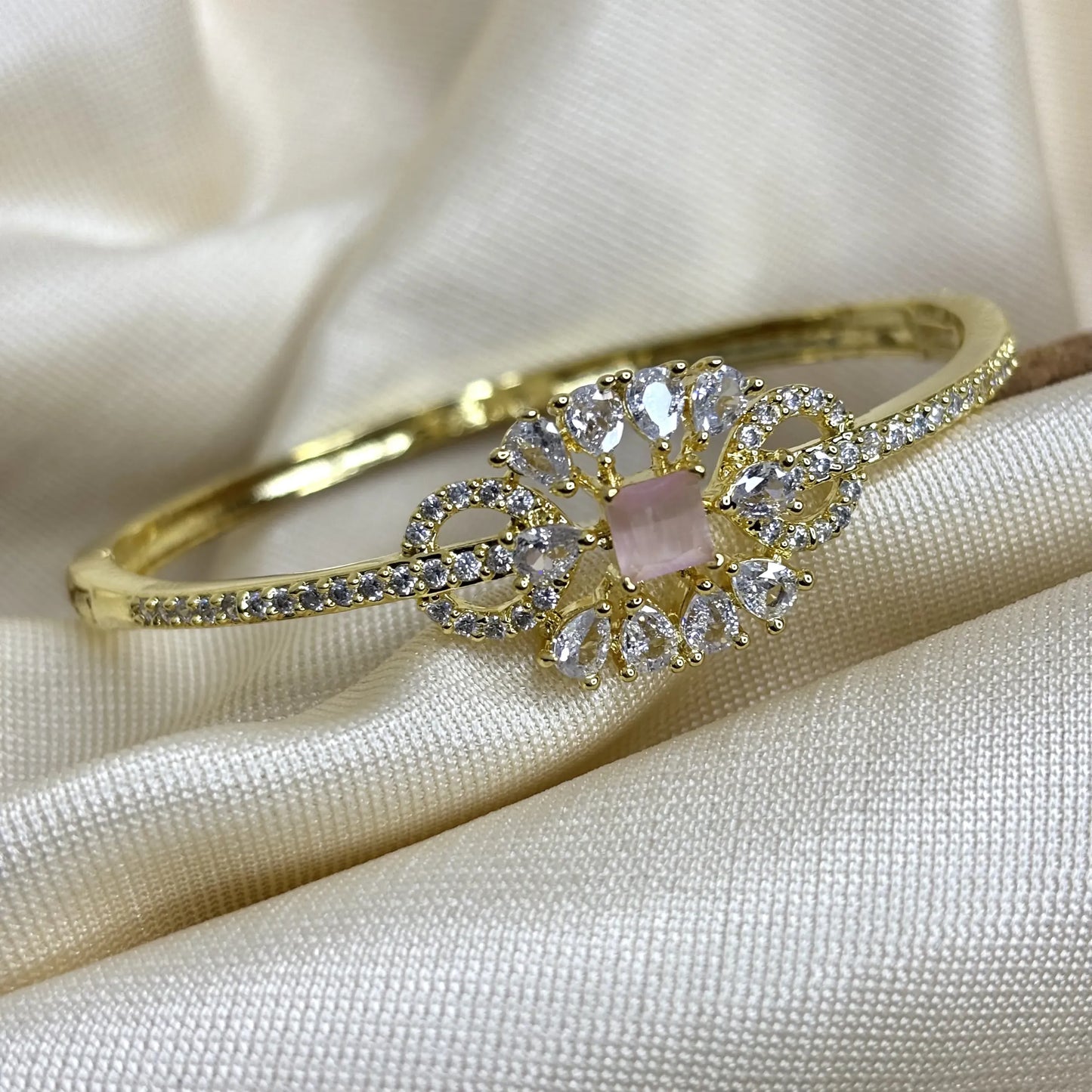 Floral Radiance Stone-Studded Bracelet | BL-BB-3004