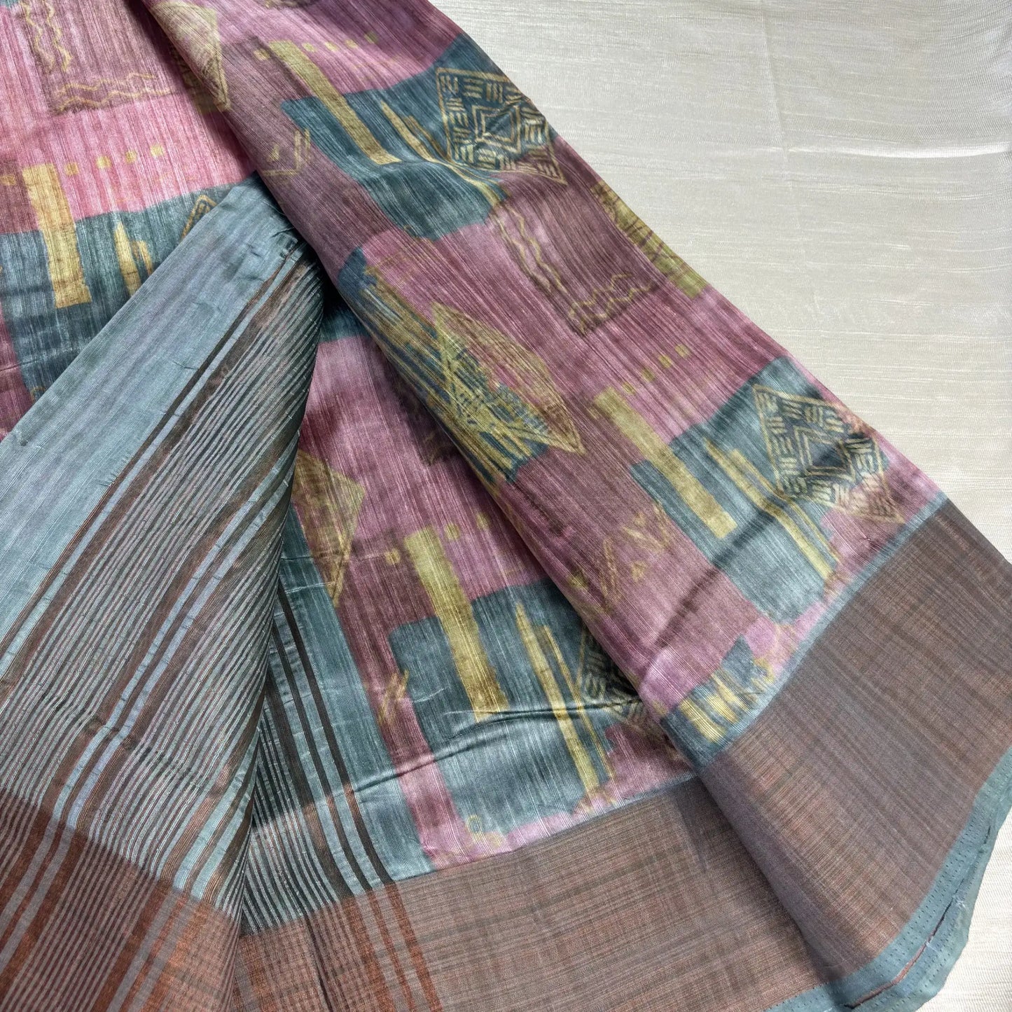 Abstract Matka Silk-Inspired Saree – Earthy Geometry on Mauve (K0-002)