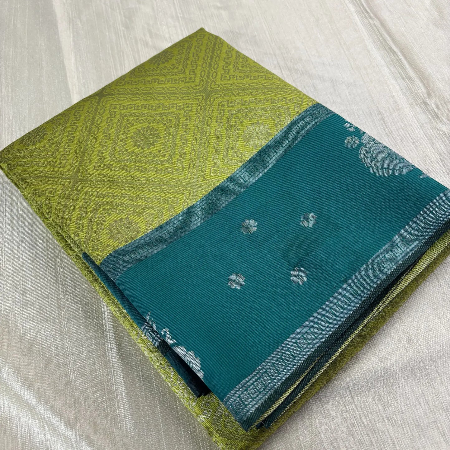 Verdant Glow Tassar Handloom Saree with Butta Pallu | M2-002