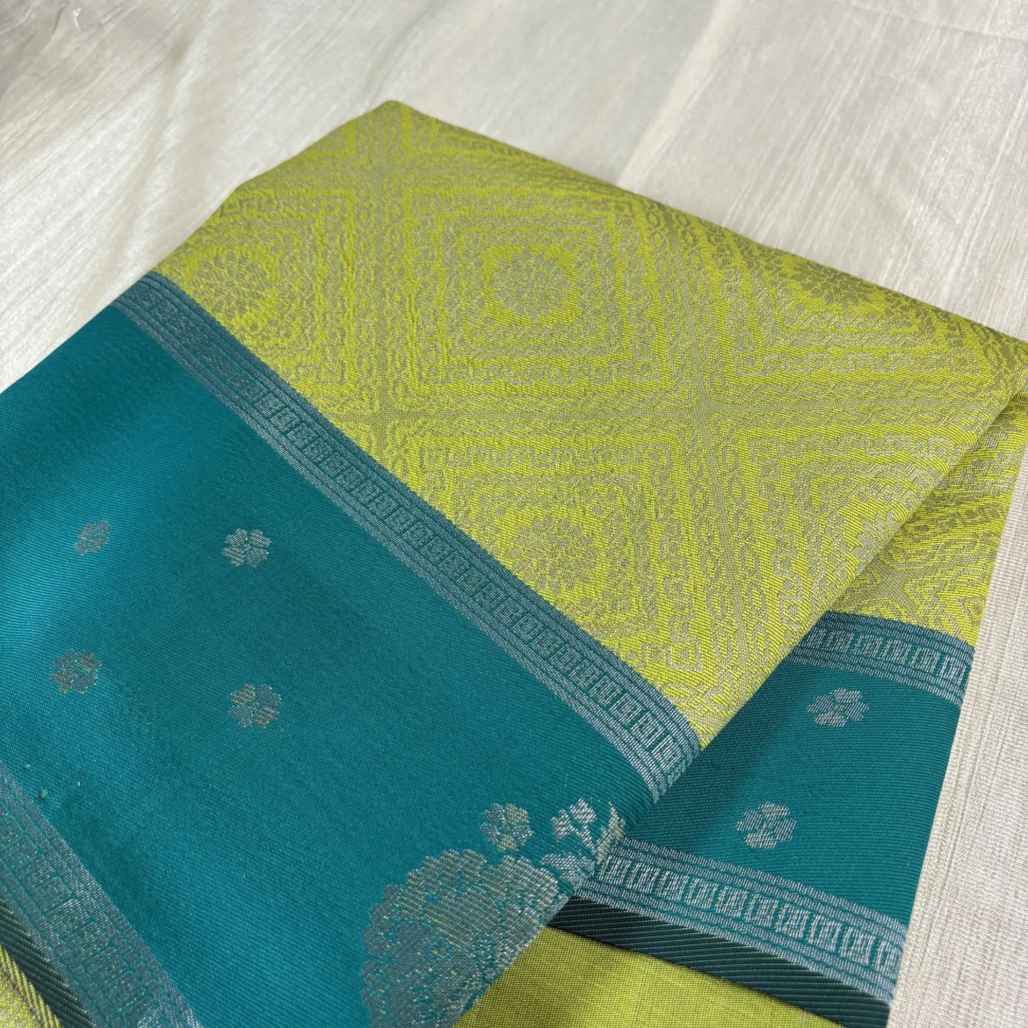 Verdant Glow Tassar Handloom Saree with Butta Pallu | M2-002