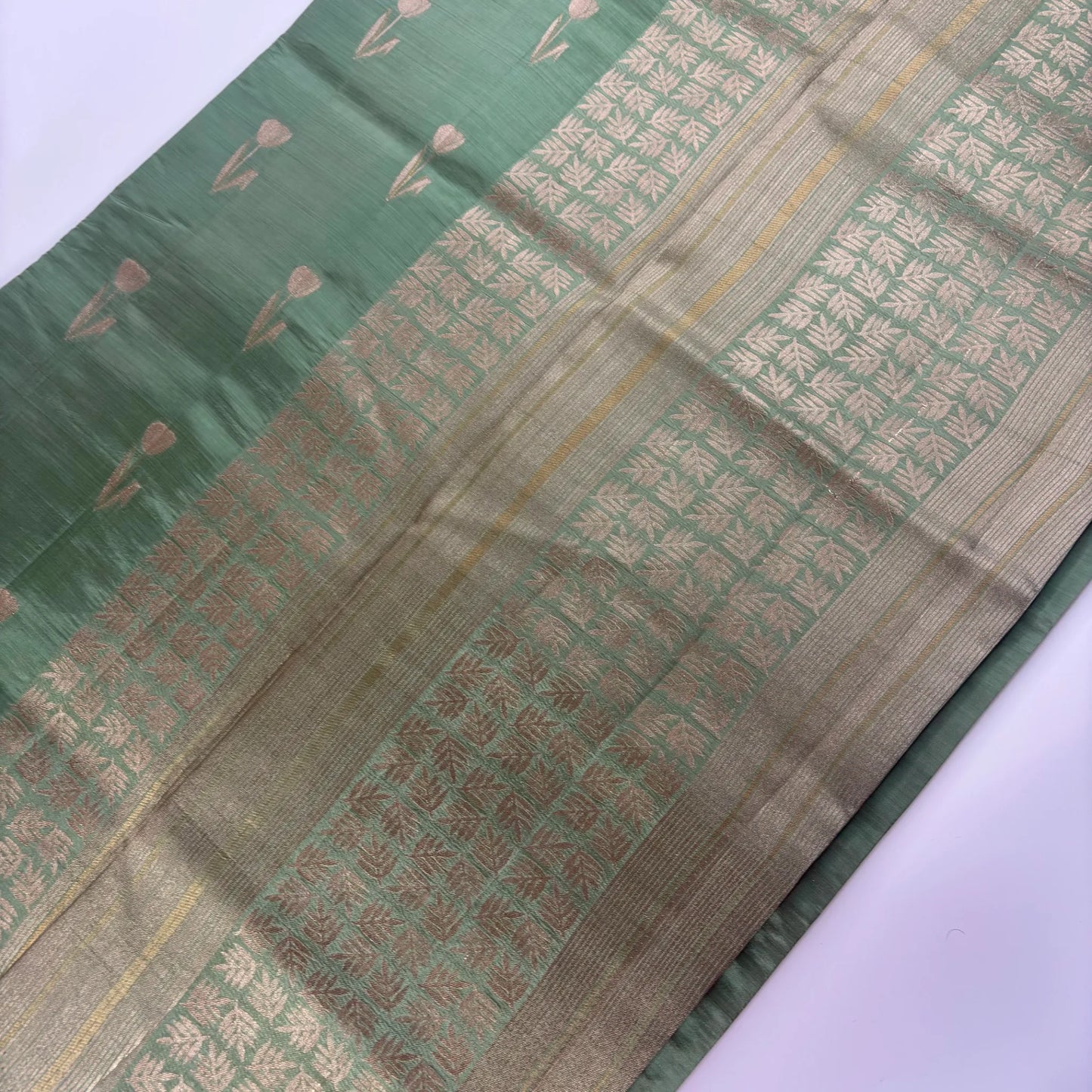 Rich Pista Green – Tussar Jutt Handloom with Butta and Rich Pallu | M0-003