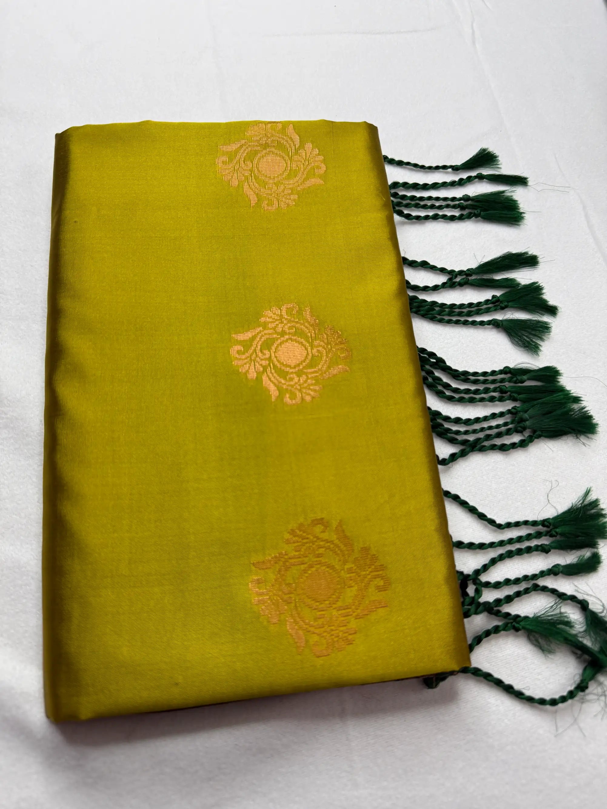 Dual-Tone Green & Yellow – Soft Silk Saree with Floral Pallu -SKU: J4-005