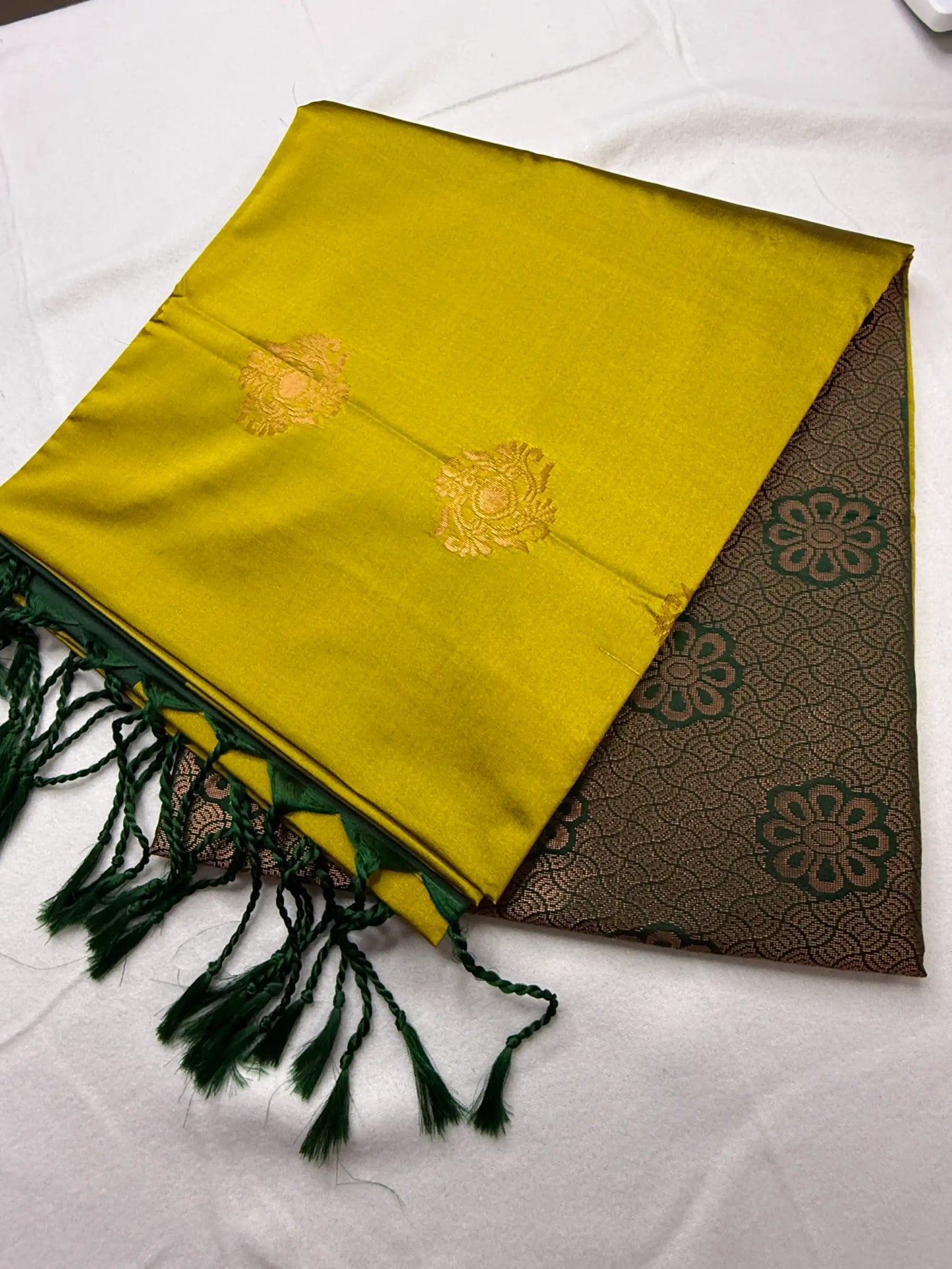 Dual-Tone Green & Yellow – Soft Silk Saree with Floral Pallu -SKU: J4-005