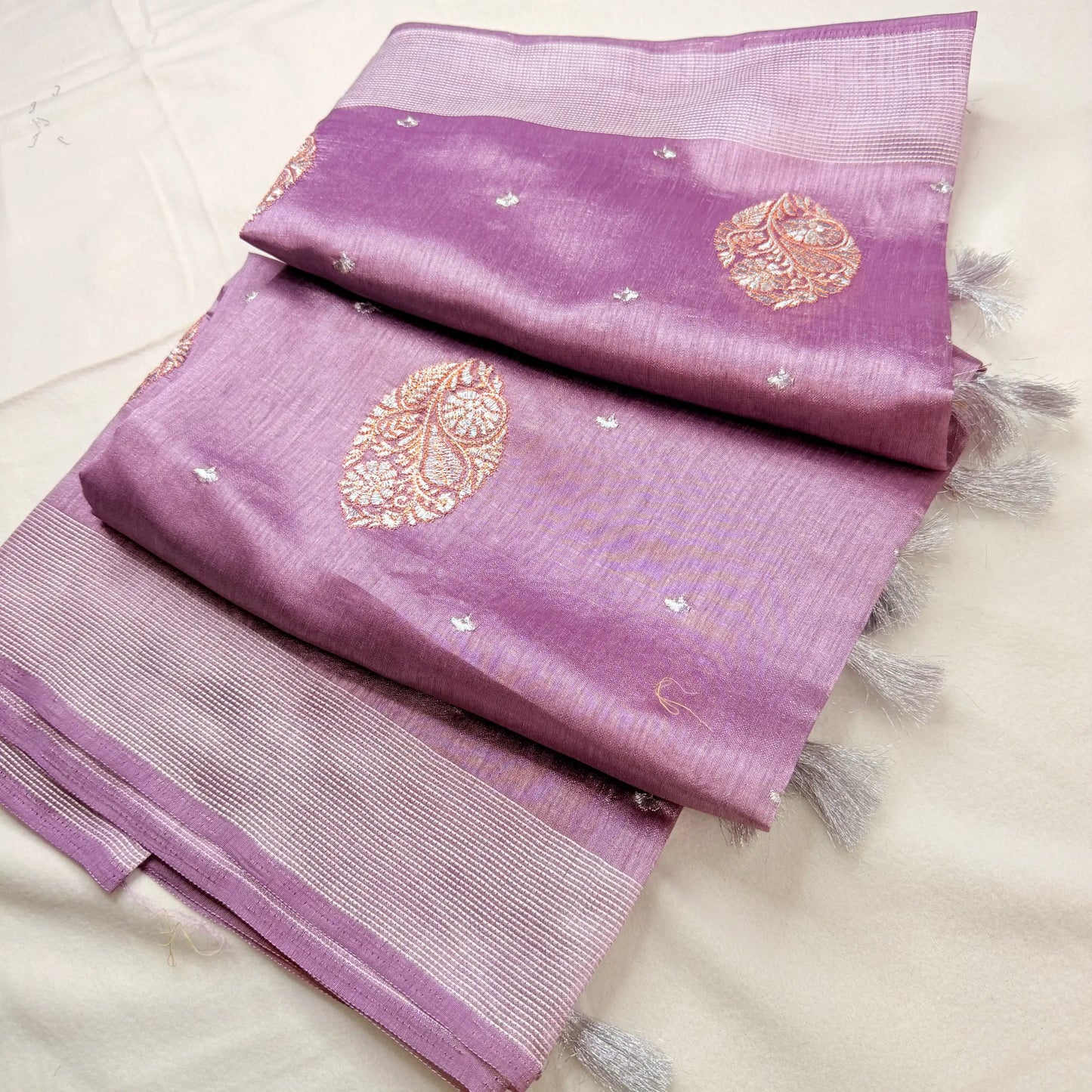 Elegant Lilac – Linen Saree with Woven Paisley Motifs -SKU: I0-004