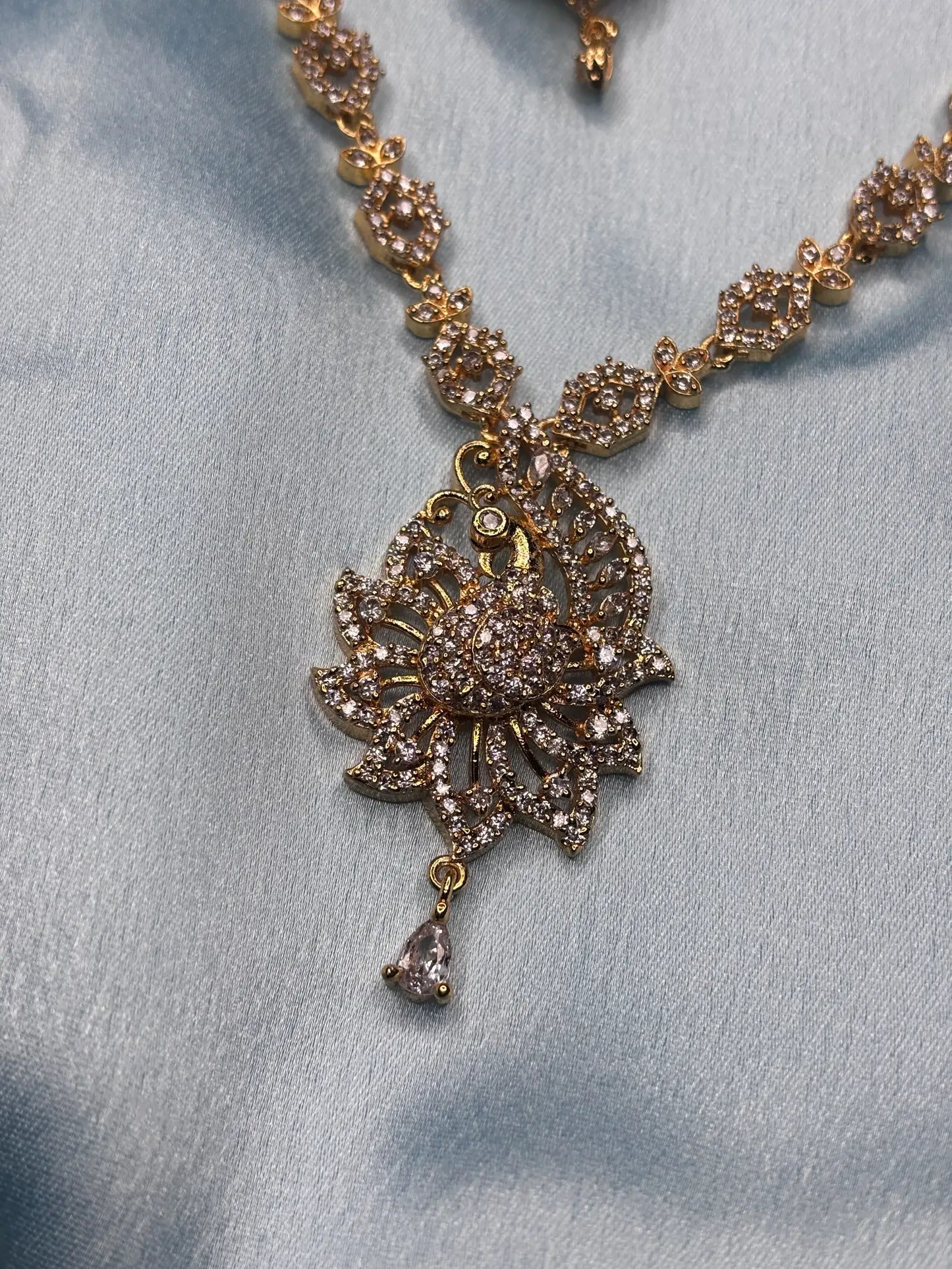 Dazzling Floral Necklace Set (SKU: B5-CS-002)