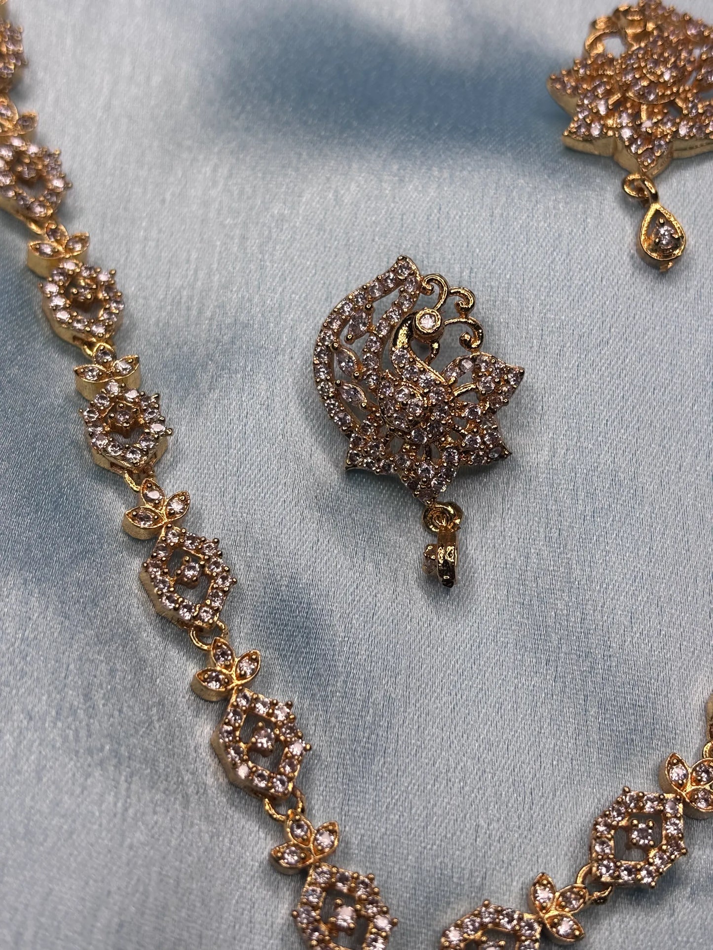 Dazzling Floral Necklace Set (SKU: B5-CS-002)