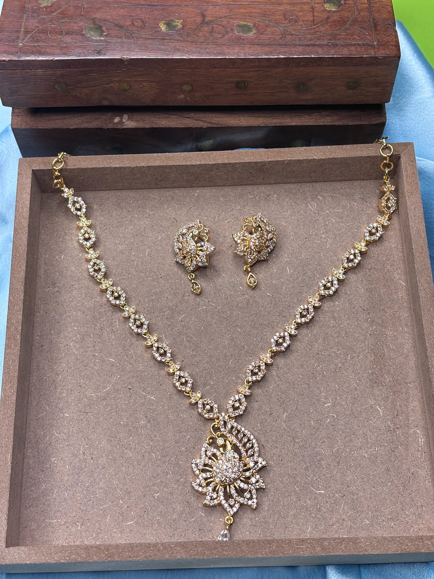 Dazzling Floral Necklace Set (SKU: B5-CS-002)