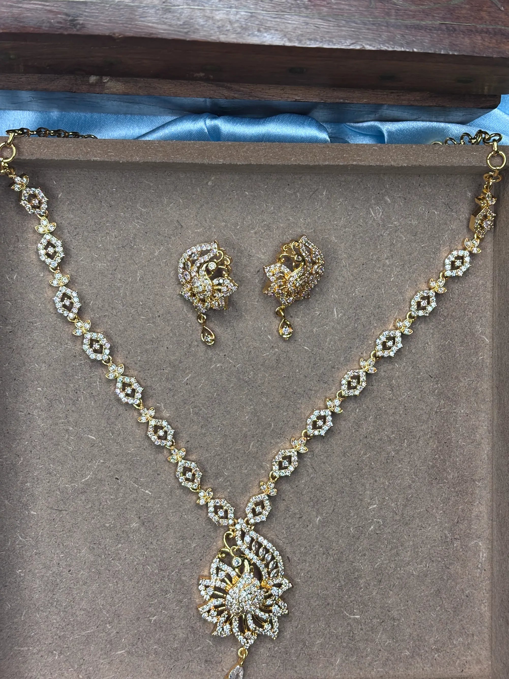 Dazzling Floral Necklace Set (SKU: B5-CS-002)