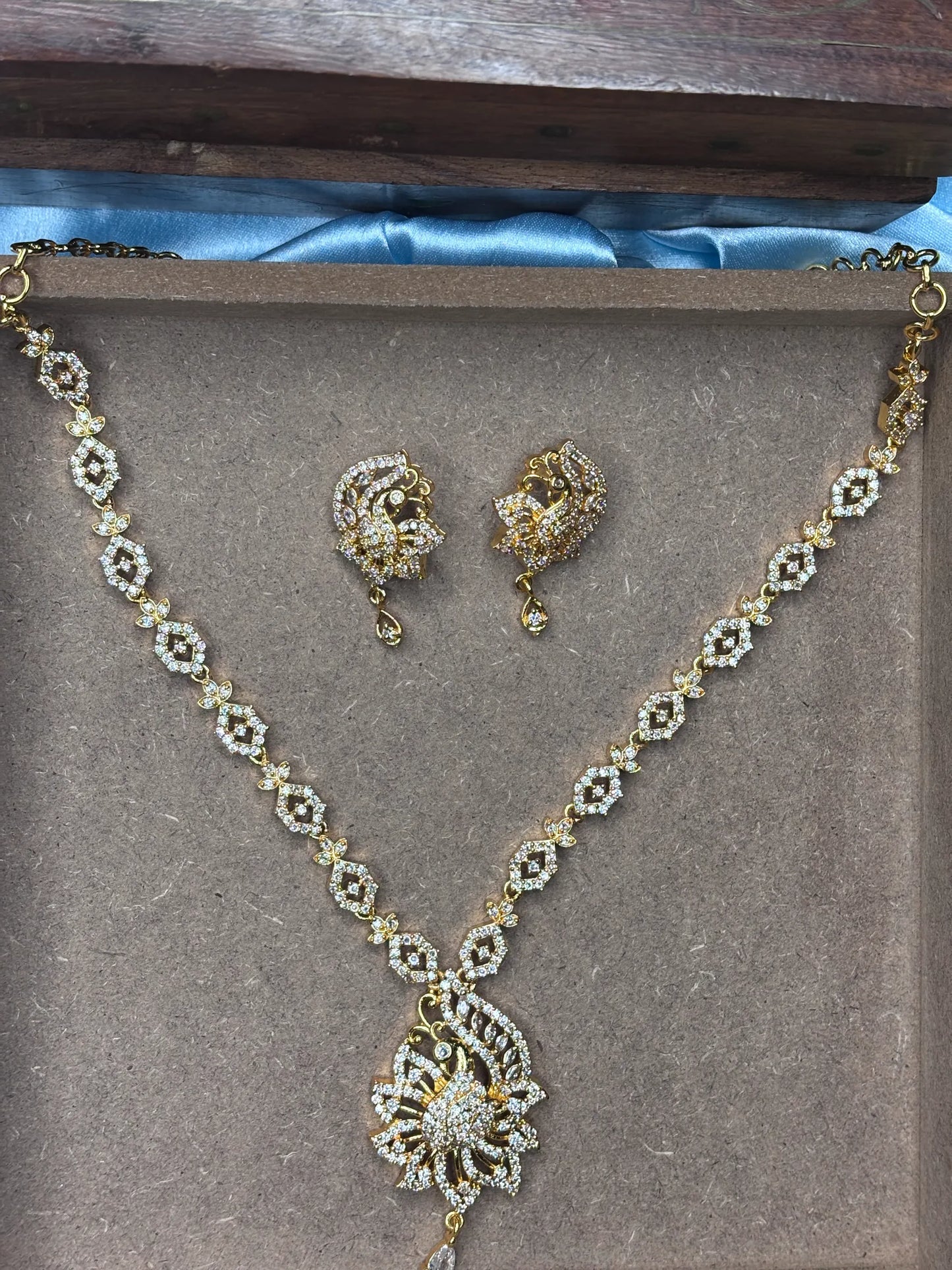 Dazzling Floral Necklace Set (SKU: B5-CS-002)