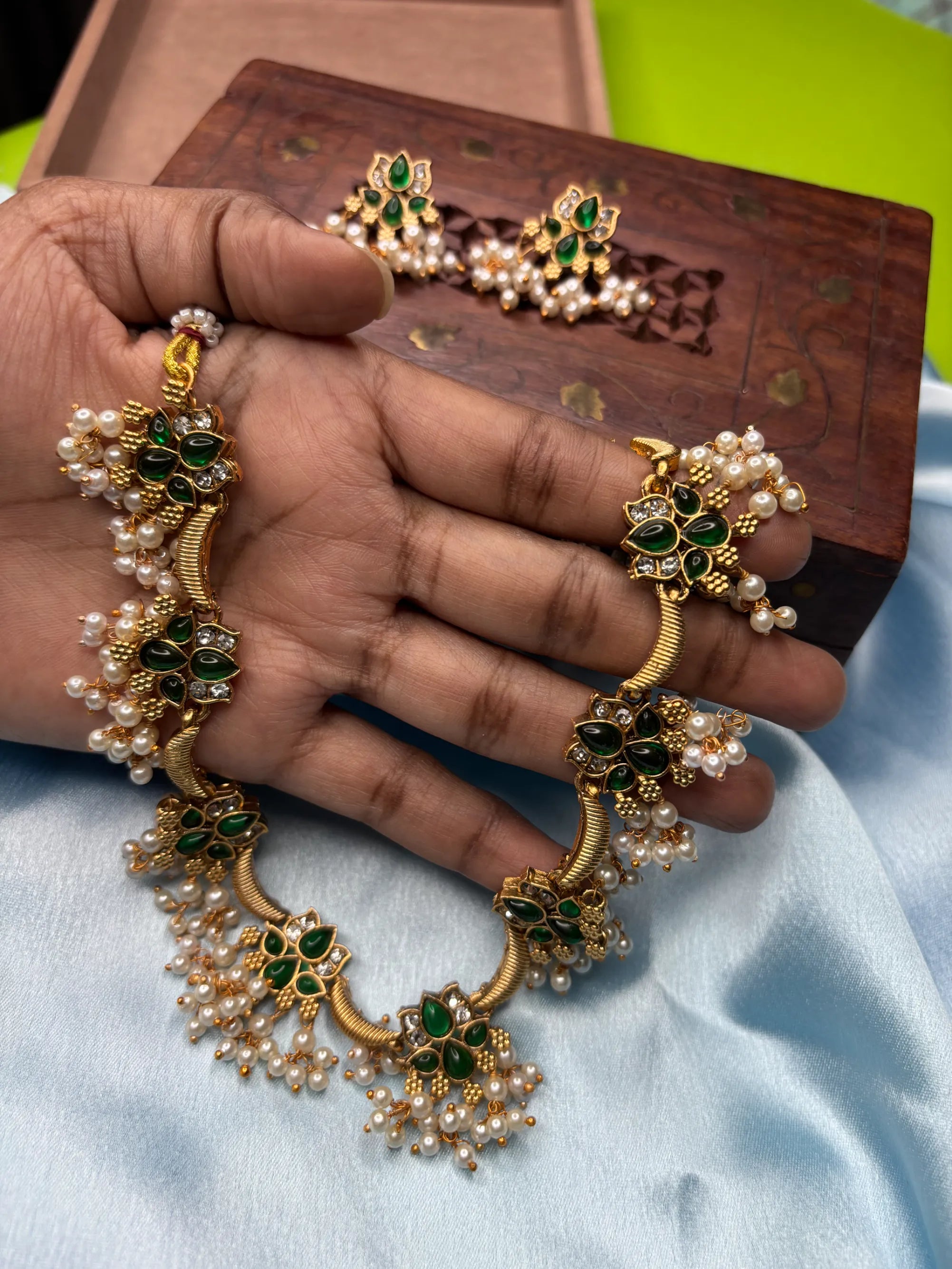 Floral Emerald & Pearl Necklace Set (SKU: B5-CS-008)