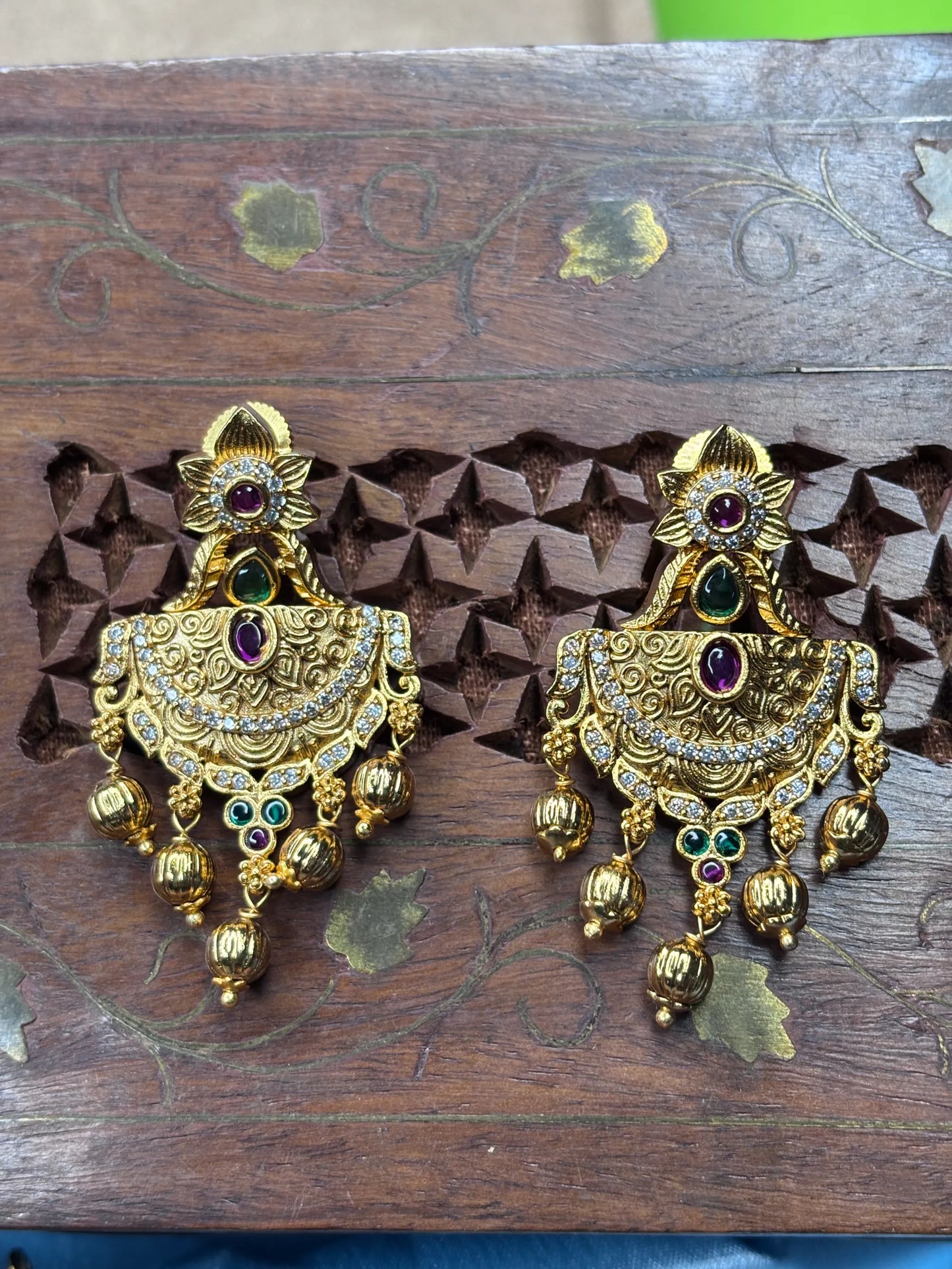 Intricate Temple Jewelry Set (SKU: B5-CS-011)
