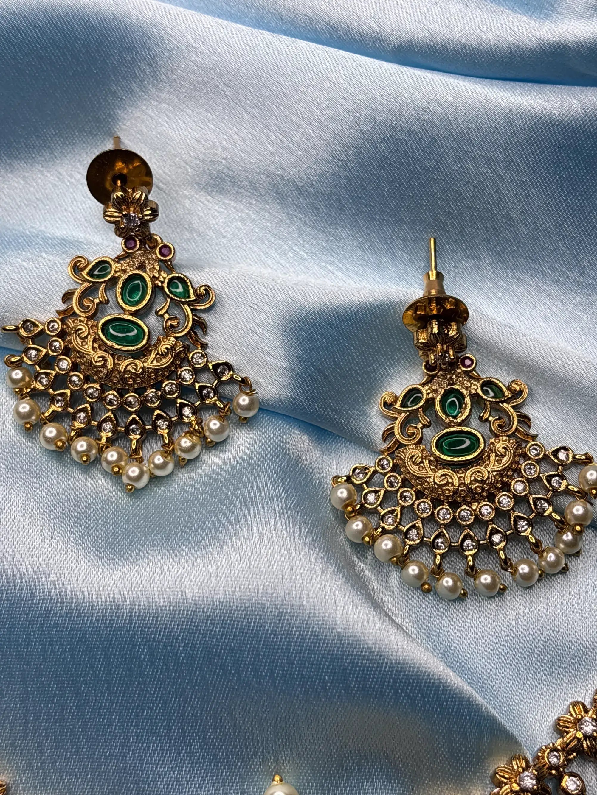 Traditional Green Gemstone & Pearl Necklace Set (SKU: B5-CS-013)