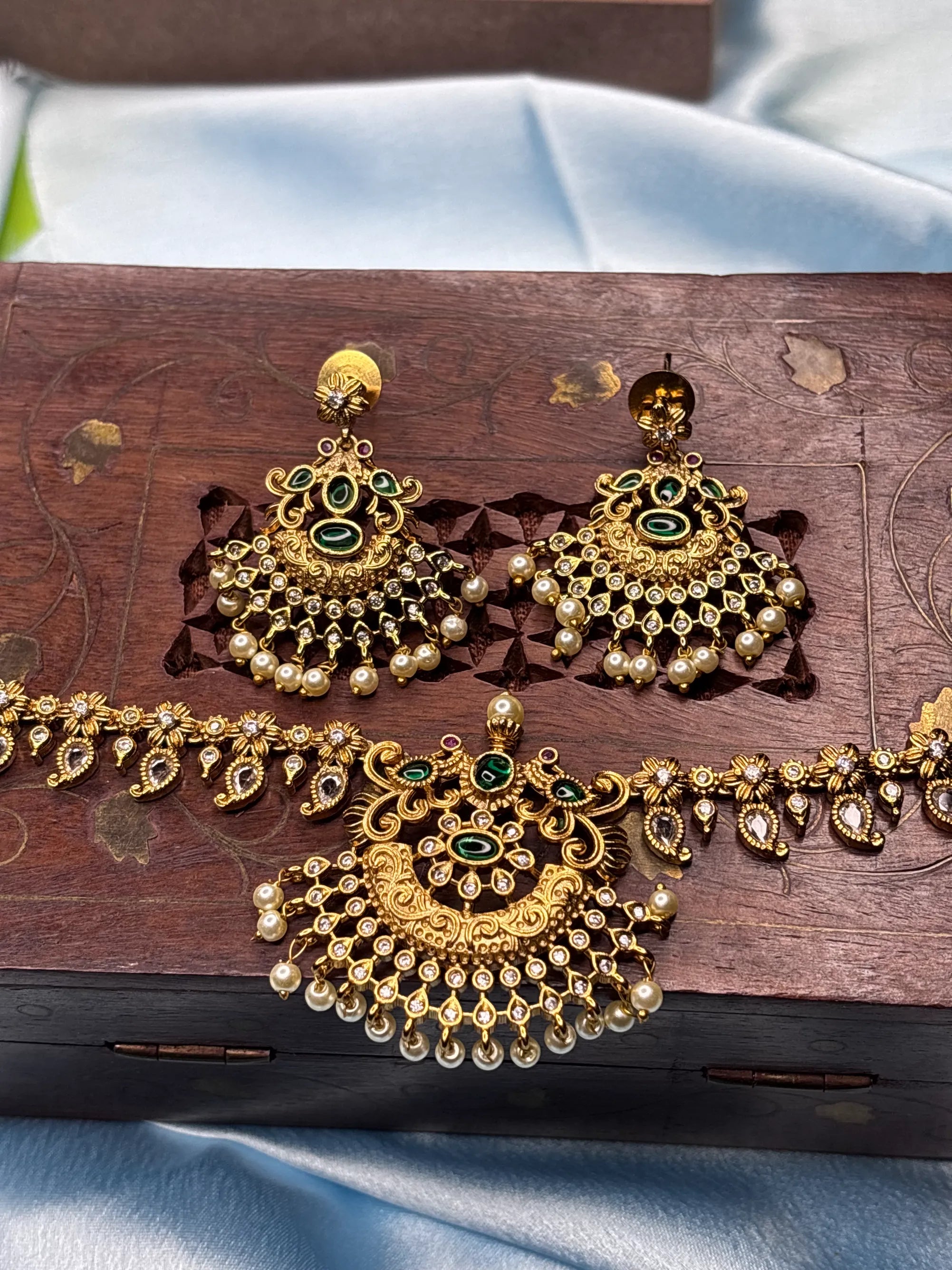 Traditional Green Gemstone & Pearl Necklace Set (SKU: B5-CS-013)