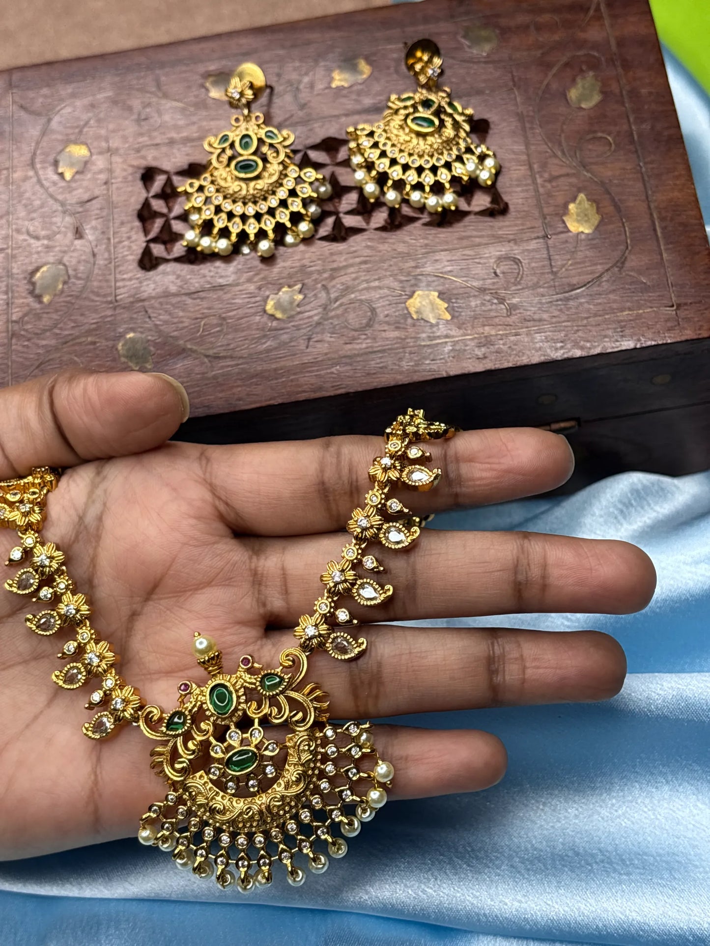 Traditional Green Gemstone & Pearl Necklace Set (SKU: B5-CS-013)