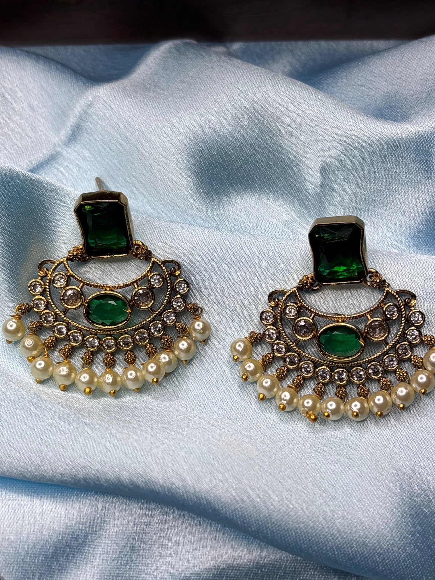 Elegant Green Stone & Pearl Necklace Set (SKU: B5-CS-014)