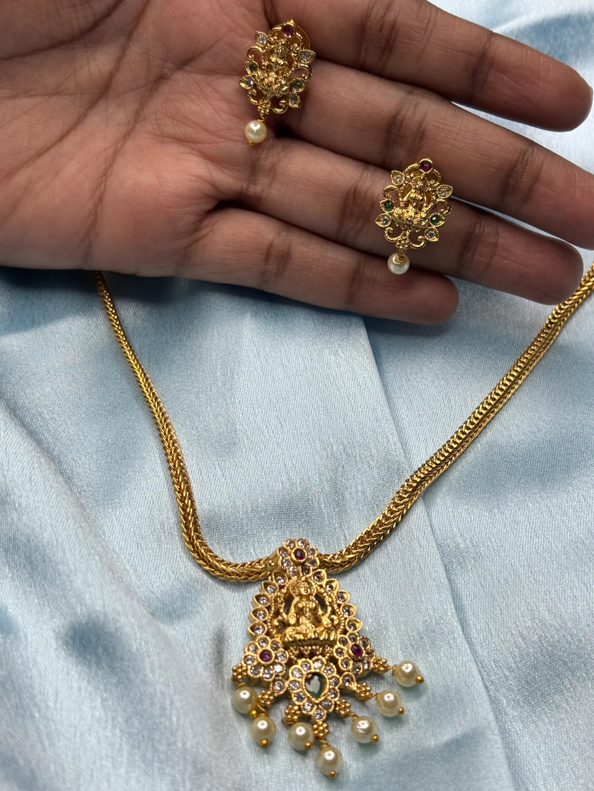 Antique Lakshmi & Pearl Necklace Set (SKU: B5-CS-016)