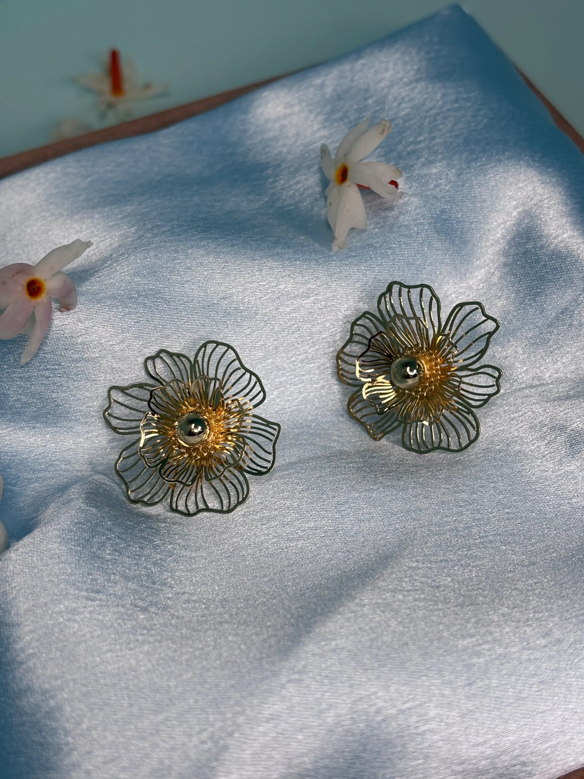 Filigree Floral Stud Earrings (SKU: B4-ER-001)