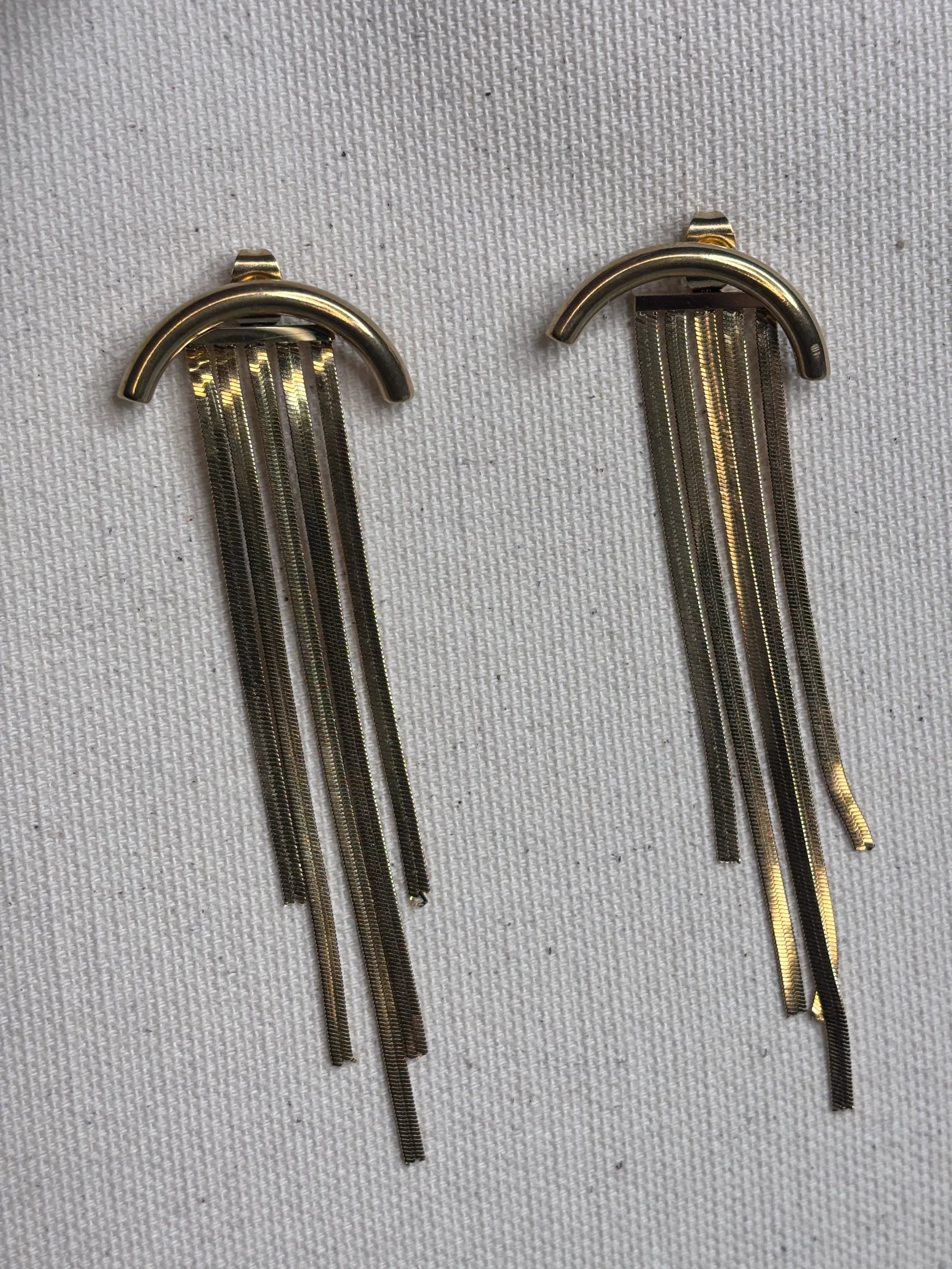 Sleek Golden Tassel Earrings (SKU: B4-ER-008)