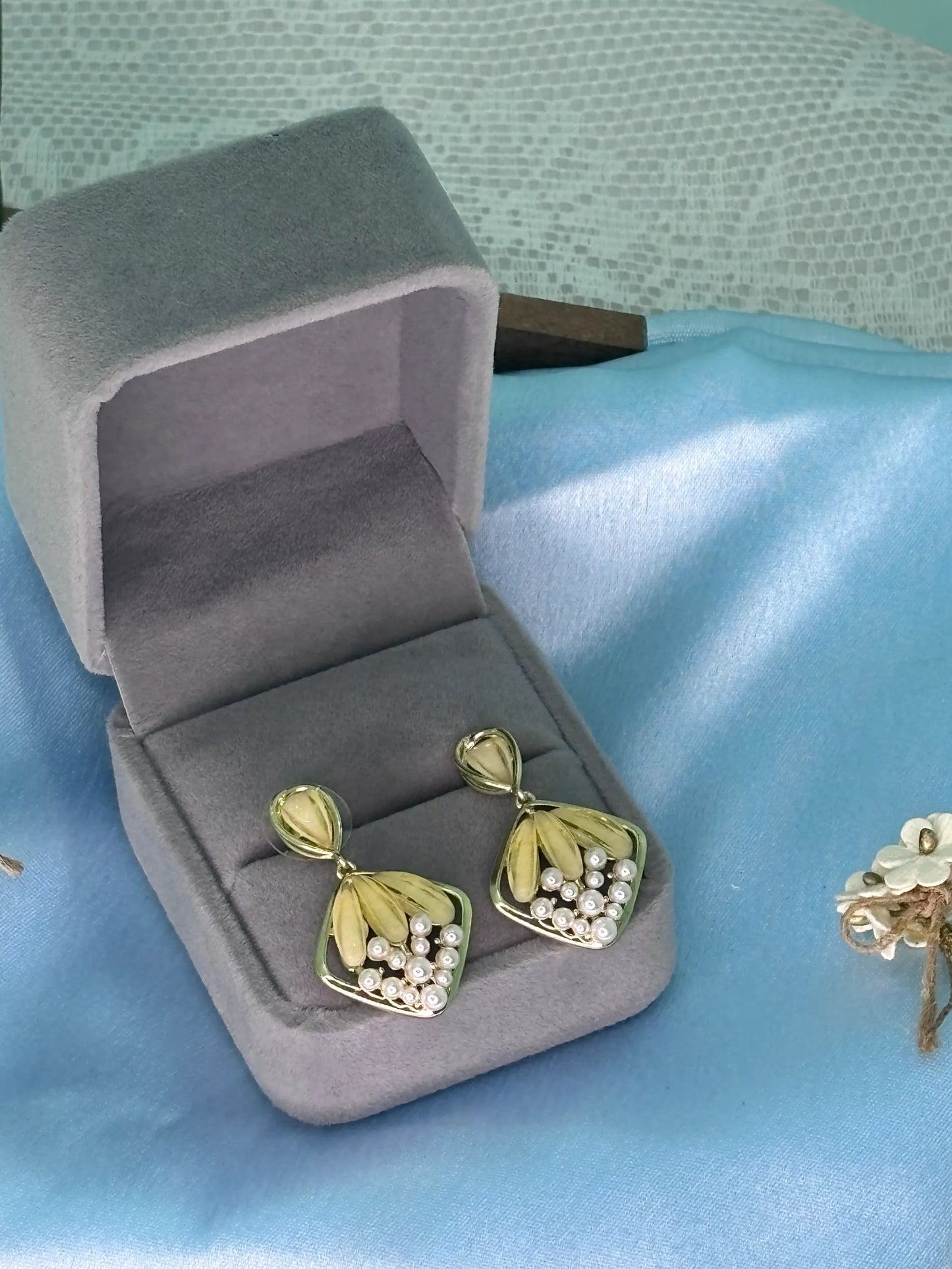 Dainty Pearl Drop Earrings (SKU: B4-ER-011)