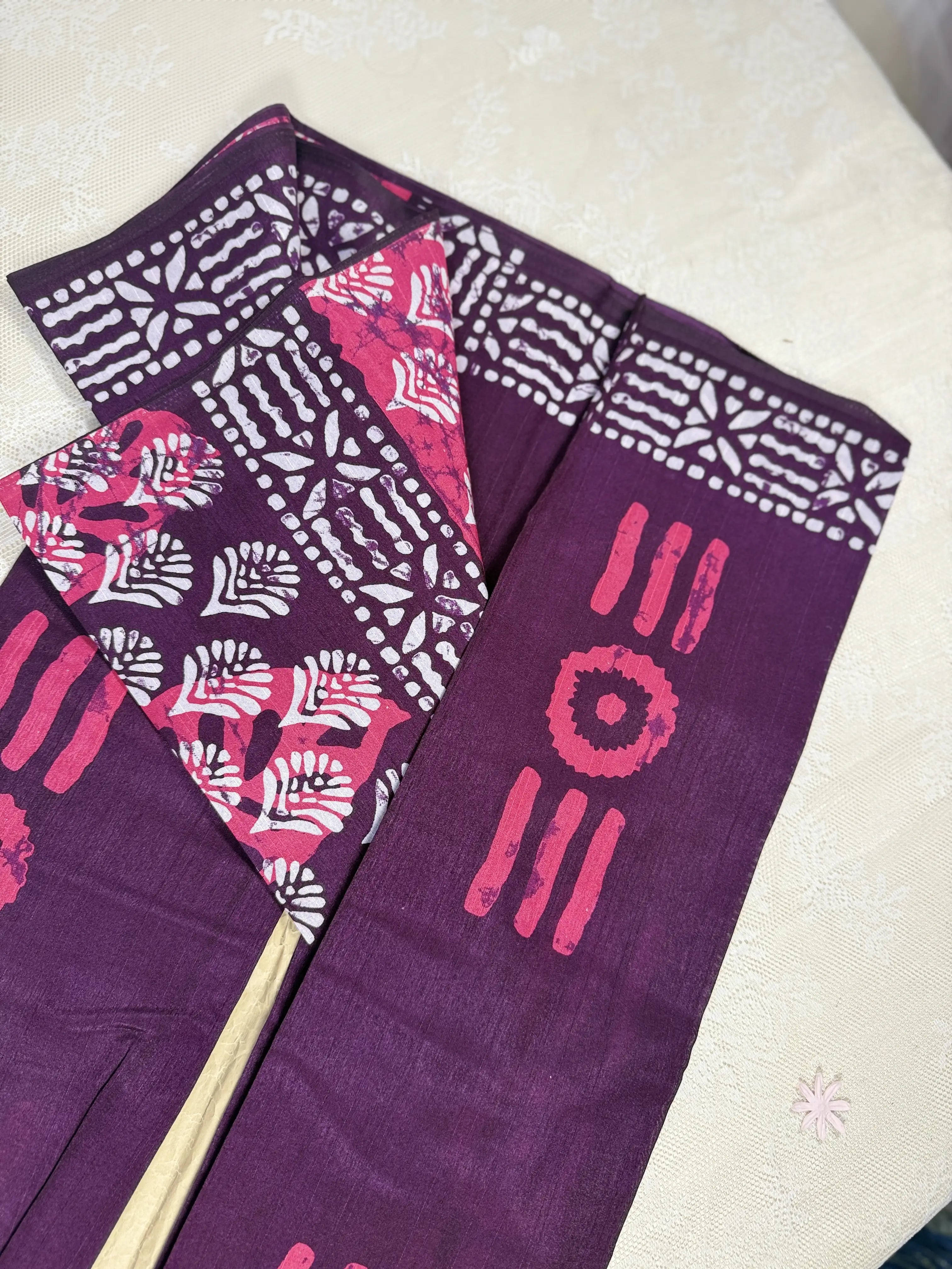 Everyday Tussar Saree: maroon Saree with round design body and white&maroon floral border