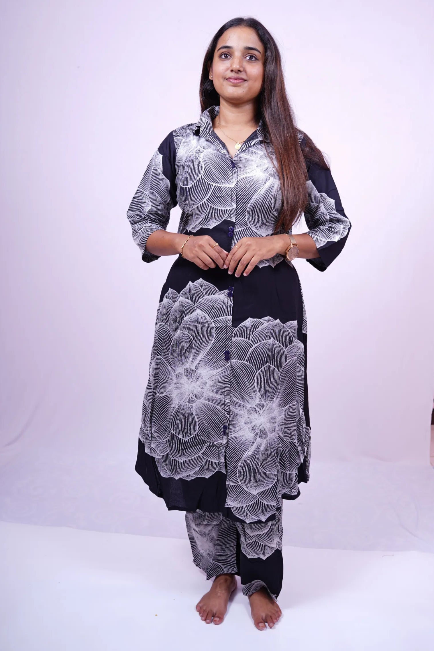 Chic Black and White Floral Print Kurthi with Pants| 2-Piece Kurthi Set |T1-002