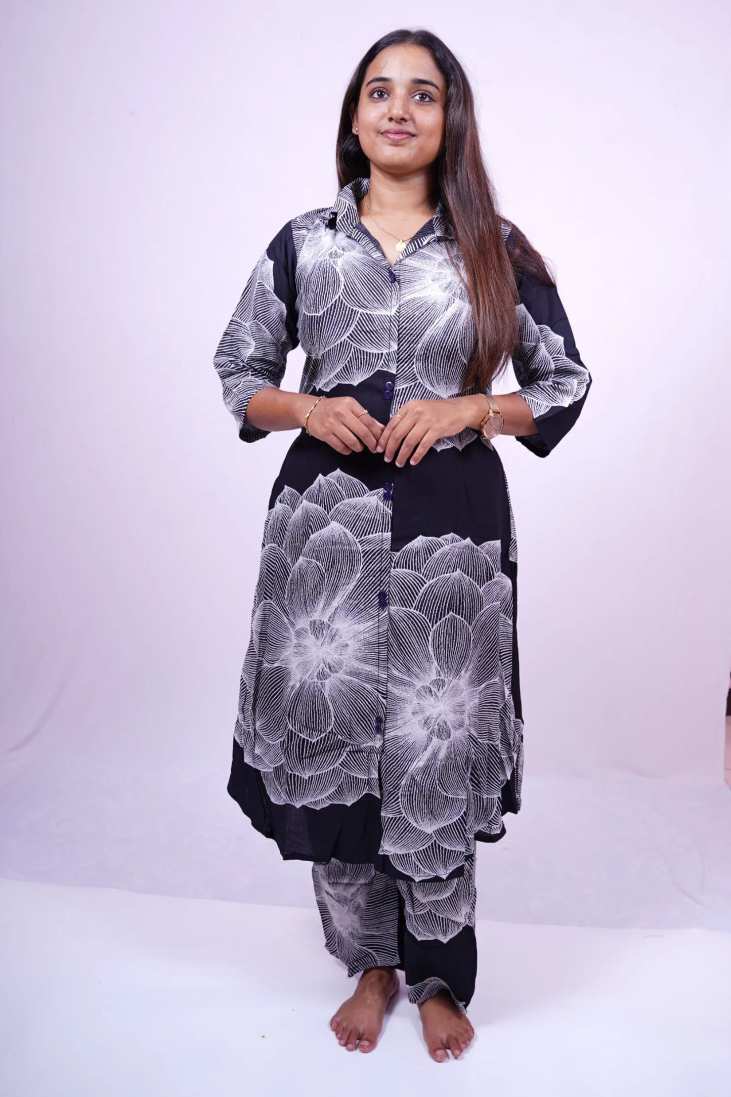 Chic Black and White Floral Print Kurthi with Pants| 2-Piece Kurthi Set |T1-002