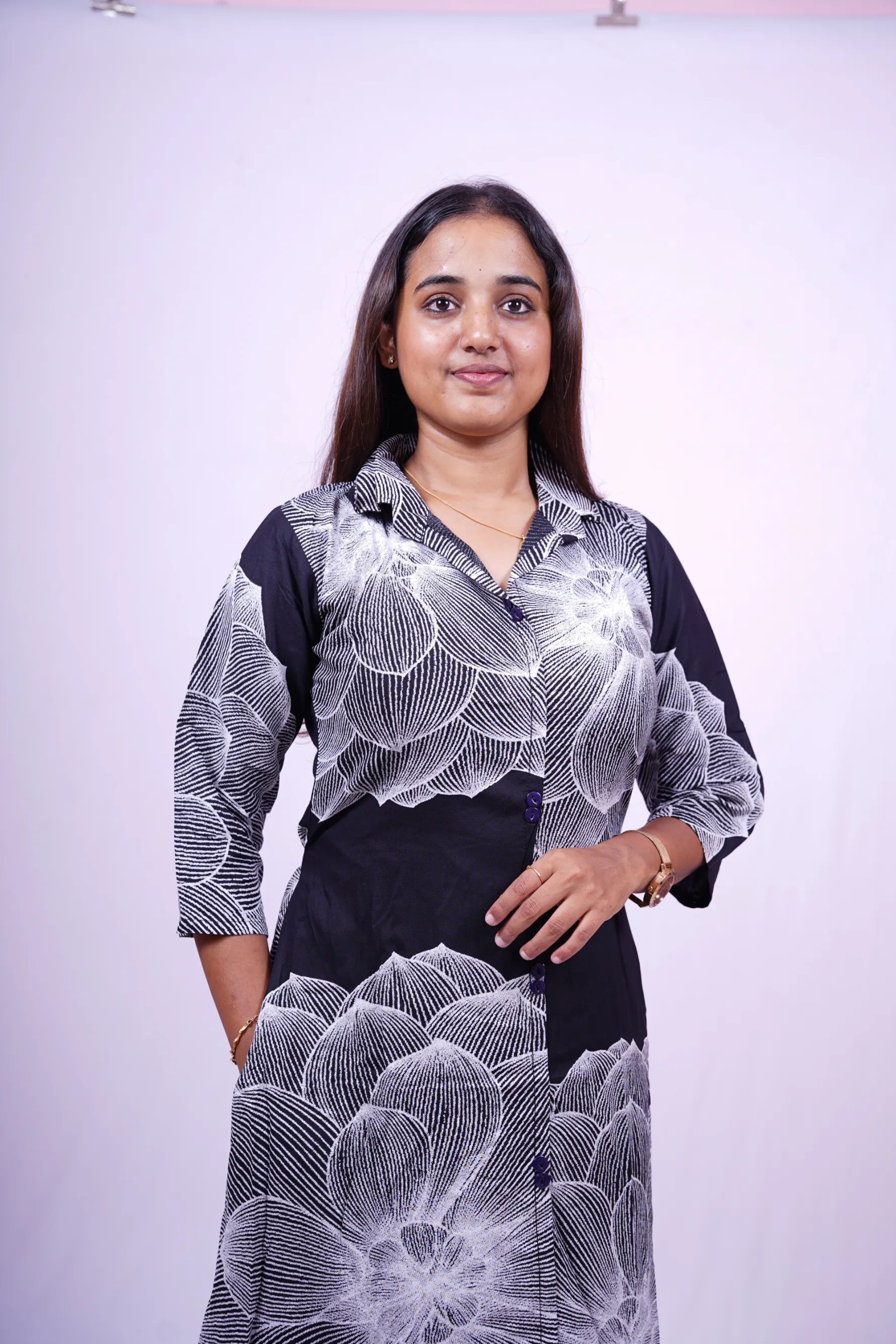 Chic Black and White Floral Print Kurthi with Pants| 2-Piece Kurthi Set |T1-002